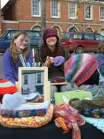 CommMkt knitting
